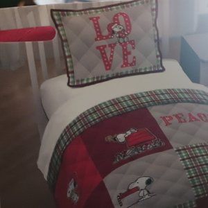 Peanuts/Snoopy Twin/Full Bed Comforter with Pillow Sham Peace, Love Brand New